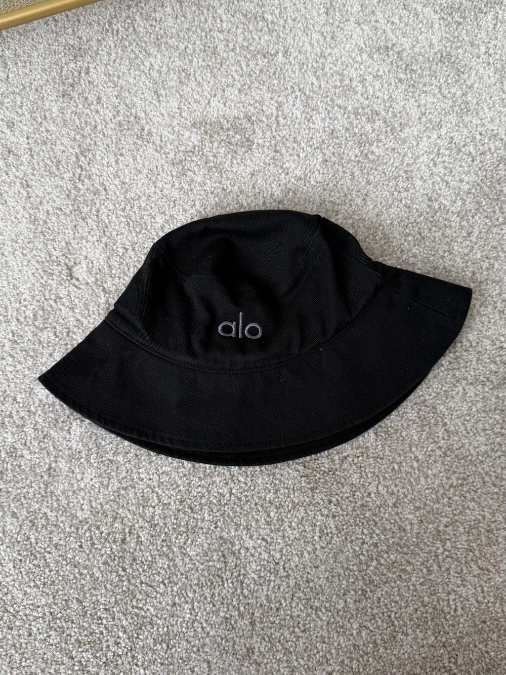 ALO Yoga Weekender Black Bucket Hat with Charcoal Gray/Silver Logo